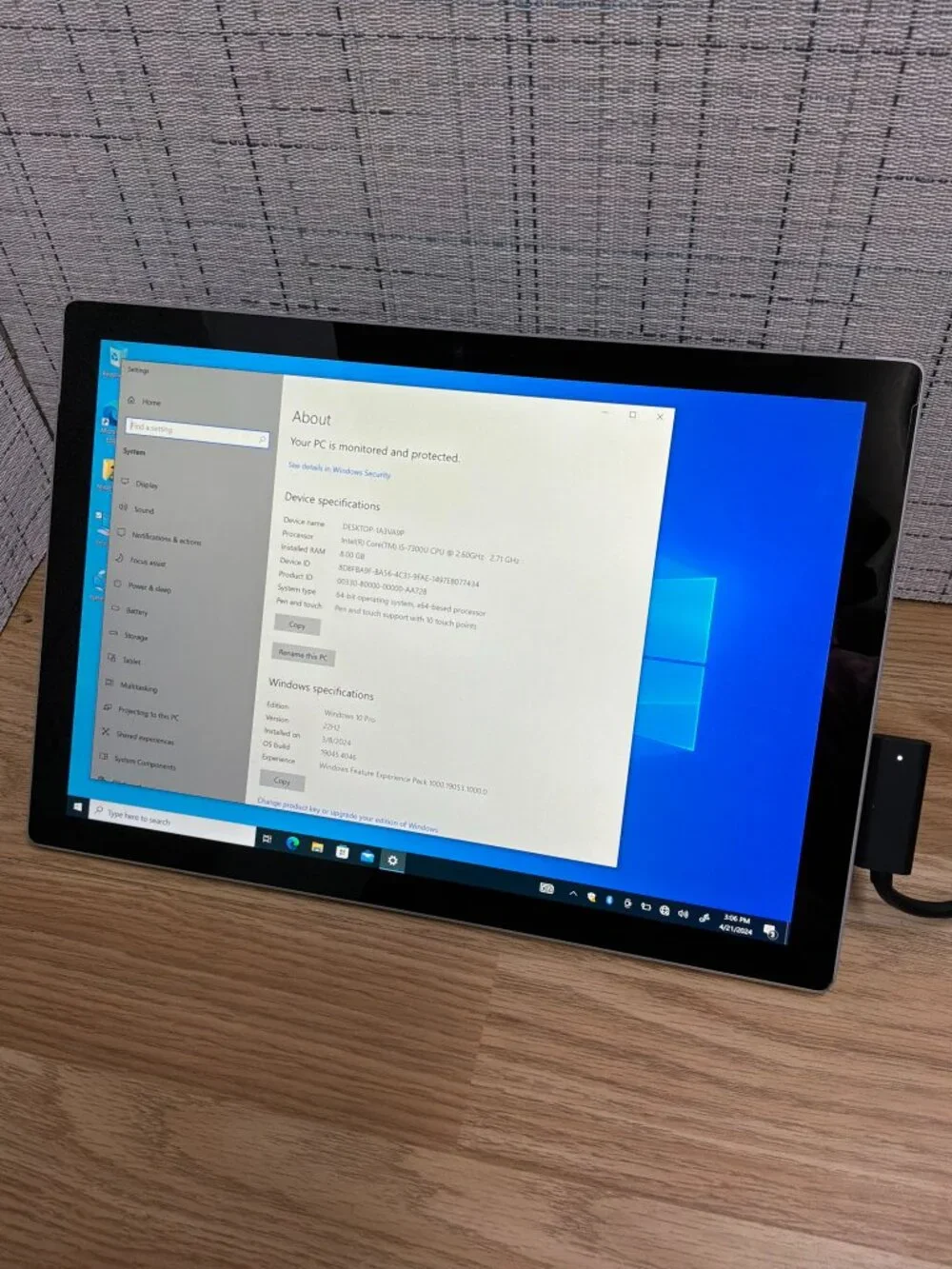 Microsoft Surface Pro 5 i5-7300U 8GB RAM 128GB SSD 12.3